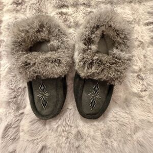 Manitoba Mukluks Women's Cozy Fur-Trimmed Slippers Size 7 New without Tags